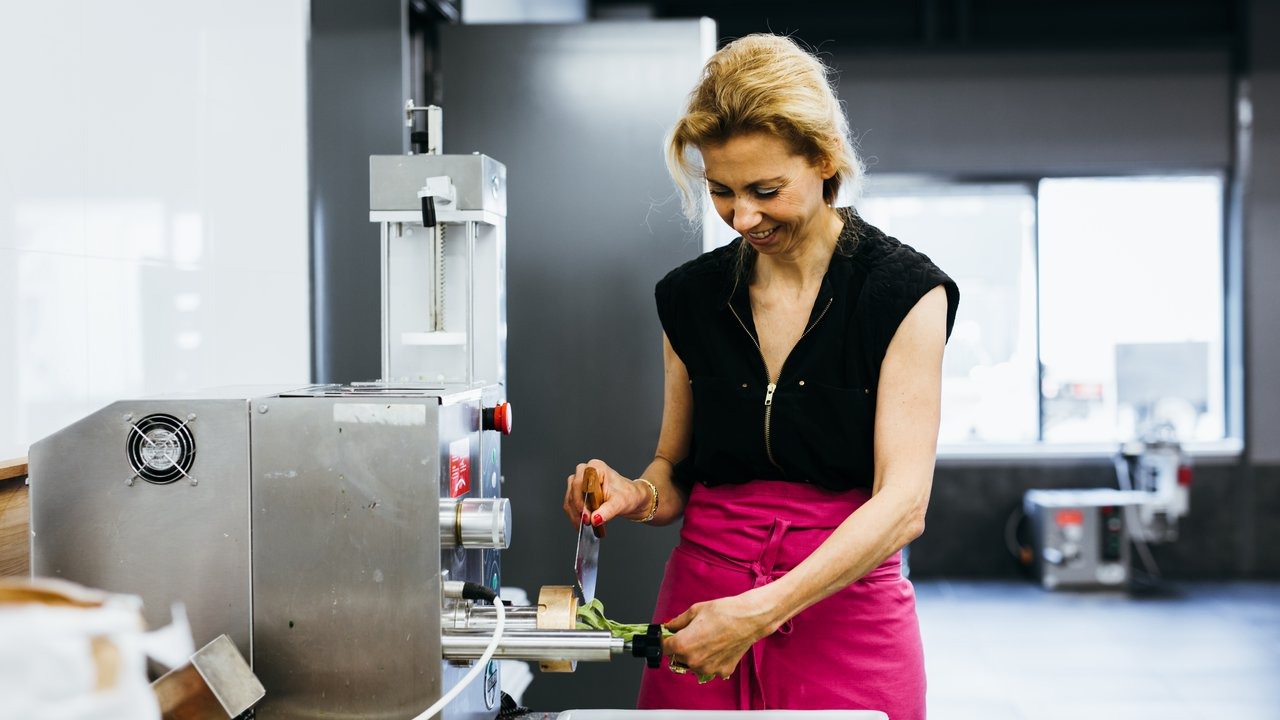 Mini pasta factory with 4 in 1 combined fresh pasta machine